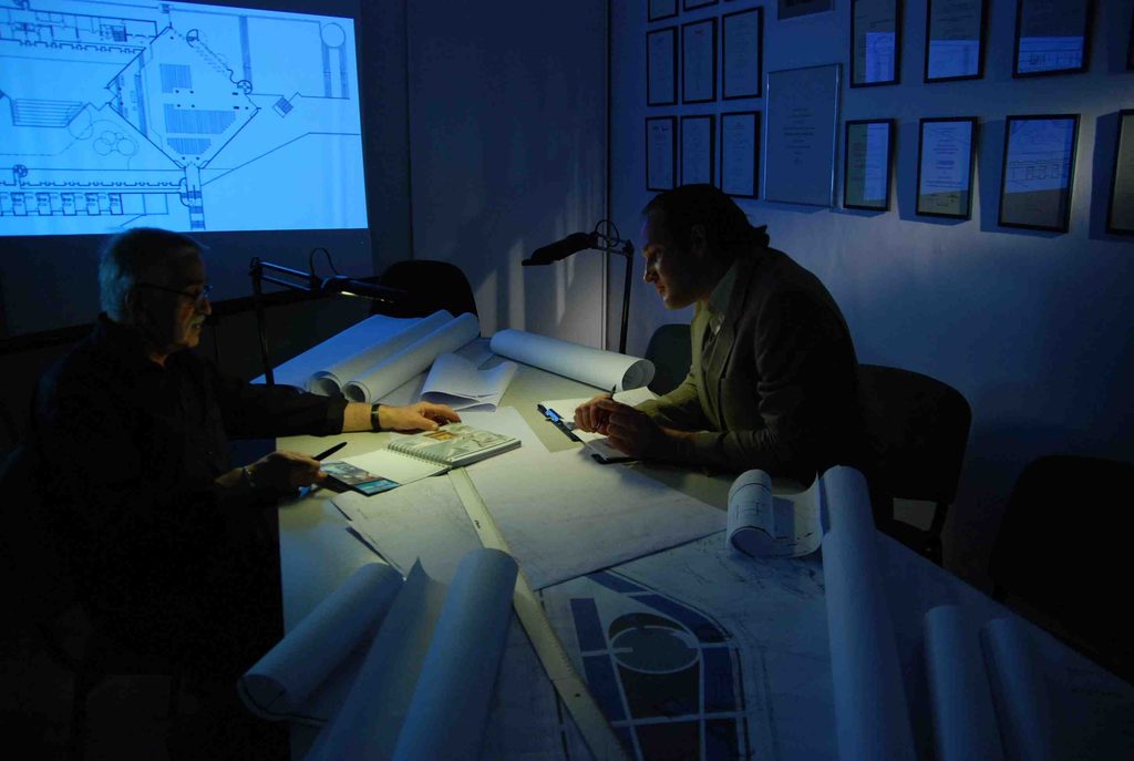 The Absolute Truth of Thomas Schviefel Martin Burri Hauptrolle  - Filmszene mit Architekt